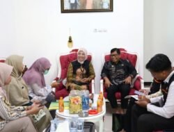 Terima Tim Pendataan BPS di Rumahnya, Sekda Bojonegoro Imbau Warga Sukseskan Sensus Ekonomi 2026