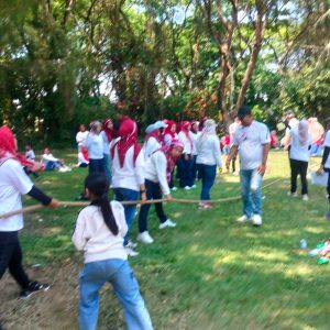 Merayakan Kemerdekaan dengan Kebaikan: Satresnarkoba Polres Jember dan Puskesmas Banjar Sengon Dekatkan Edukasi Narkoba Lewat Lomba Kekeluargaan