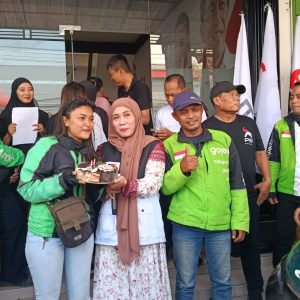 Partai PSI Gelar Aksi Berbagi Bersama Pengemudi Ojek Online di Jember, Tekankan Kepedulian pada Pekerja Jasa