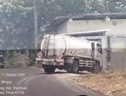 Truk Tangki Biru Putih Kembali Terlihat Masuk Gudang Lama di Pandaan, Dugaan Penimbunan Solar Subsidi Disorot*